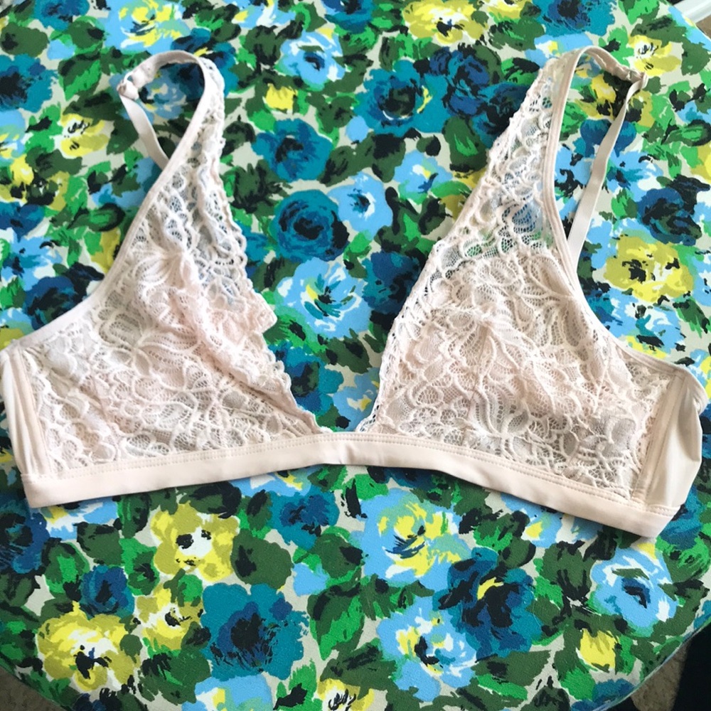Xhilaration wire free bralette - size Large
